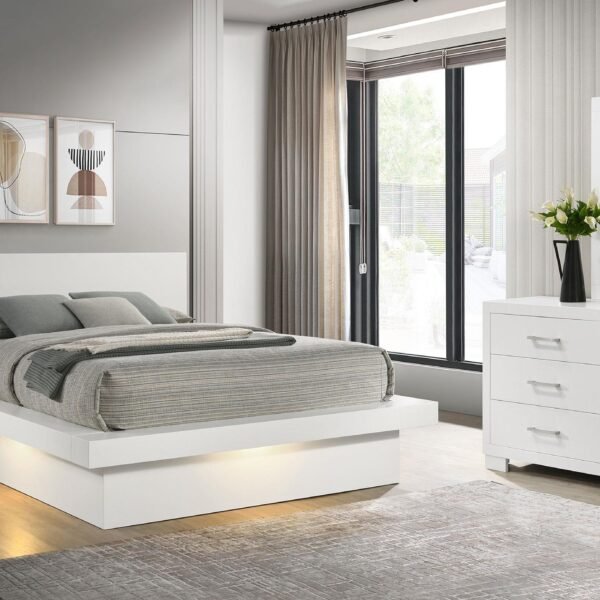Jessica
  4-piece Eastern King LED Bedroom Set Snow White