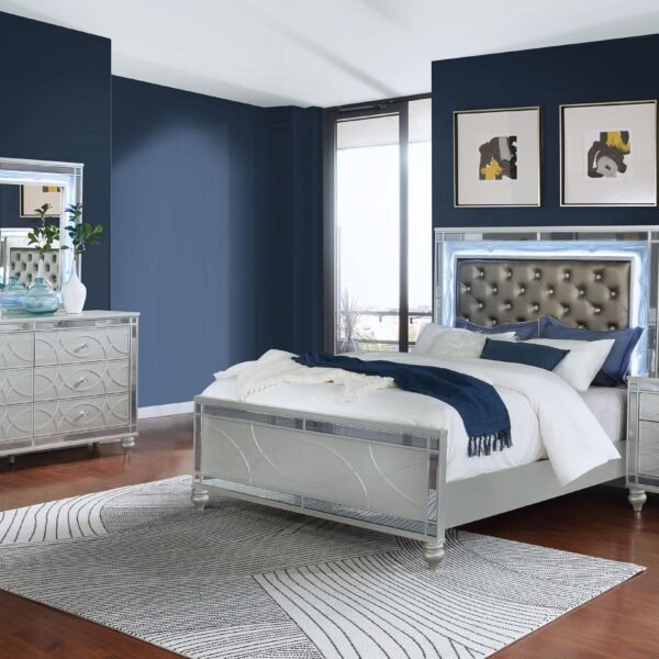 Gunnison 4-piece Eastern King Bedroom Set Silver Metallic